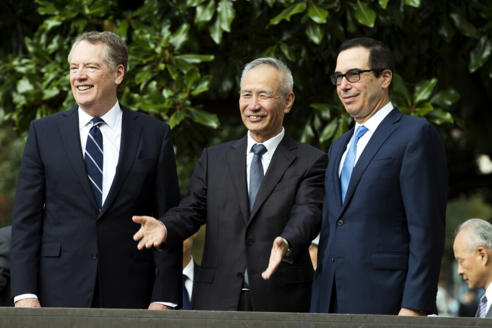 Kinas vice premiärminister Liu He tillsammans med USA:s handelsrepresentant Robert Lighthizer samt finansminister Steven Mnuchin. Arkivbild.