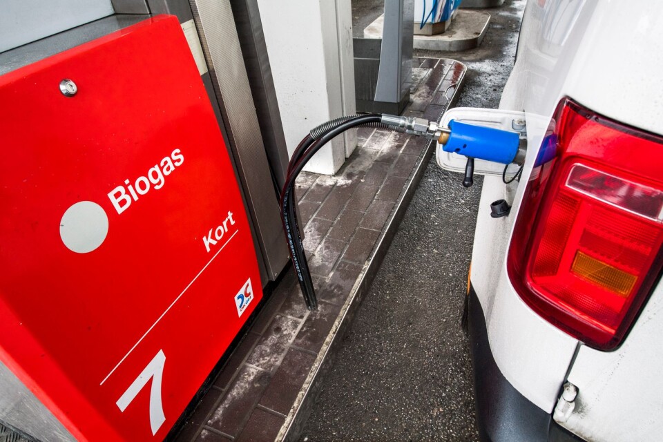 ”Att det remitterade förslaget skulle innebära ett generellt förbud mot upphandling av biogasbilar är en uppenbar missuppfattning”, skriver Monica Haider (S).