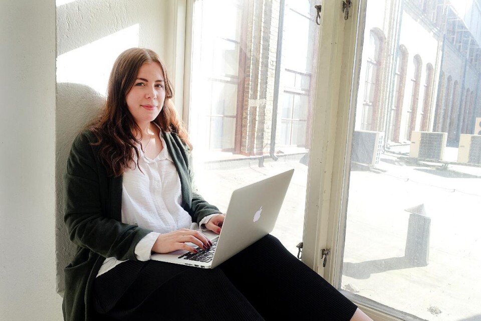 Nastasja Thor utbildar sig till webbredaktör på Högskolan i Borås. Parallellt med utbildningen har hon startat egen firma. Foto: Anna Claesson