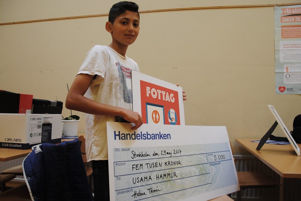 Usama Hammur, 12 år går i sexan på Ljungdalaskolan. Hans uppfinning som gör att man kan öppna dörrar med fötterna vann uppfinnartävlingen Finn upp 2017.  Foto. Stefan Olofson