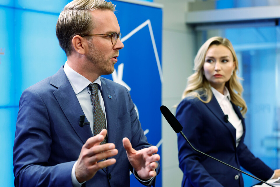 Kristdemokraternas rättspolitiska talesperson Andreas Carlson och Kristdemokraternas partiledare Ebba Busch håller pressträff gällande förslag kring strängare straff för vapenbrott.