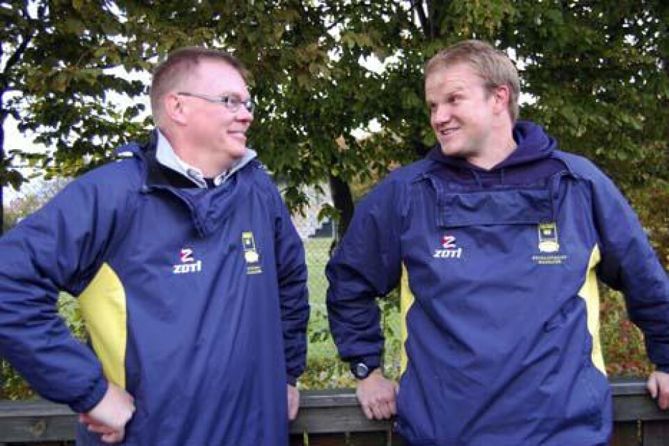 Pingvins U17-tränare och manager för U18-landslaget Thomas Petersson tillsammans med Chris Sigsworth, utvecklingsansvarig inom svensk rugby.