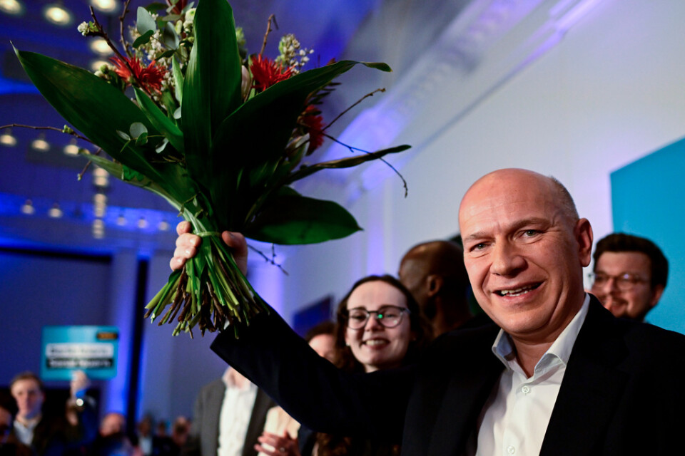 Utmanaren Kai Wegner i kristdemokratiska CDU firar på partiets valvaka att han verkar få chansen att bilda ett nytt styre i Berlin.