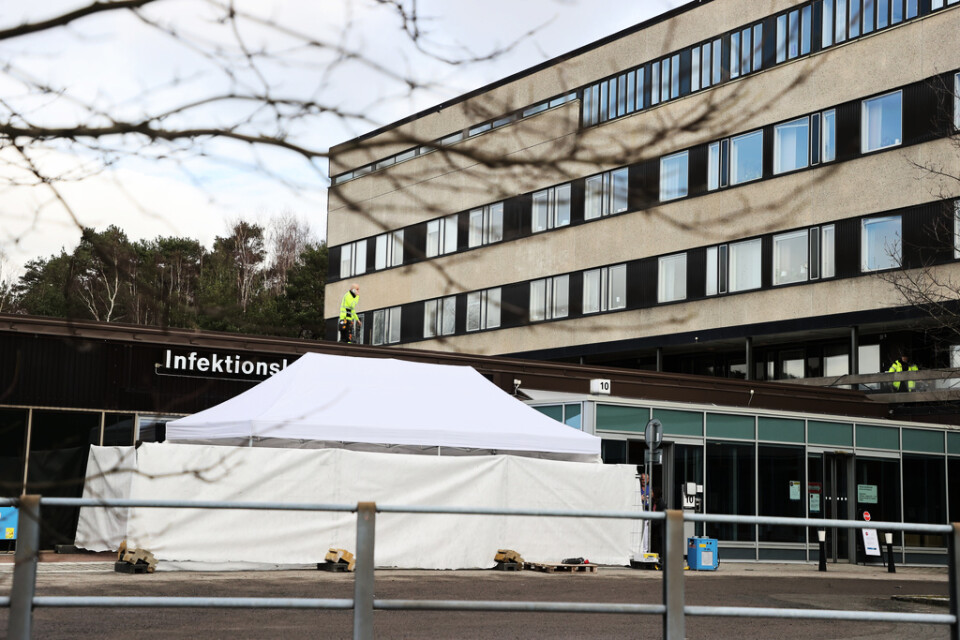 Sahlgrenskas provtagningstält utanför infektionskliniken på Östra sjukhuset i Göteborg. Tältet sattes upp i fredags. Arkivbild.