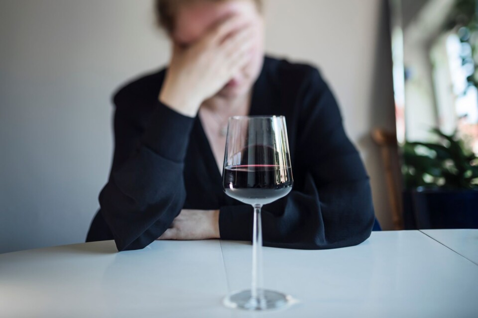 ”Att växa upp med föräldrar som dricker för mycket kan innebära stora påfrestningar för ett barn”, skriver Elisabet Flennemo (V).