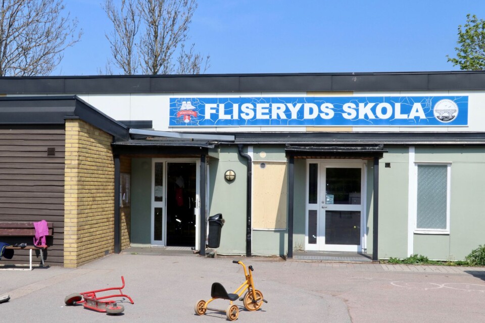 Gula skolan i Fliseryd är fuktskadad. Åtgärder har vidtagits, men några i personalen känner fortfarande av besvär.