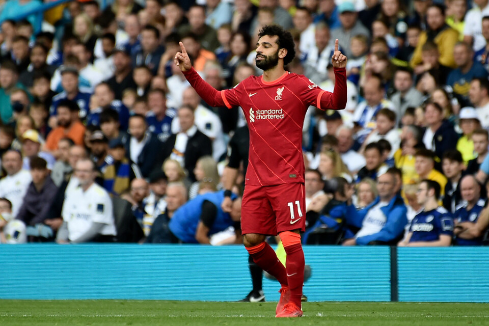 Liverpools Mohamed Salah firar sitt 100:e Premier League-mål i 3–0-segern över Leeds.