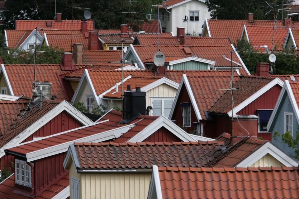 Kommunpolitiker väljer ofta att bygga på höjden istället för att satsa på småhus, skriver Trä- och Möbelföretagen.