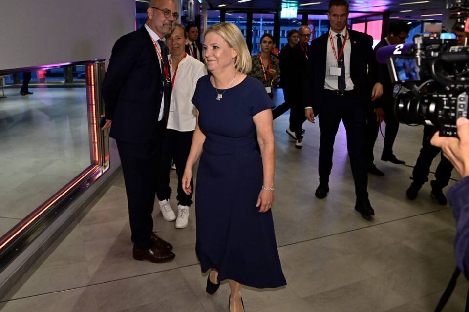 Socialdemokraternas partiledare Magdalena Andersson anländer till partiets valvaka i Stockholm.