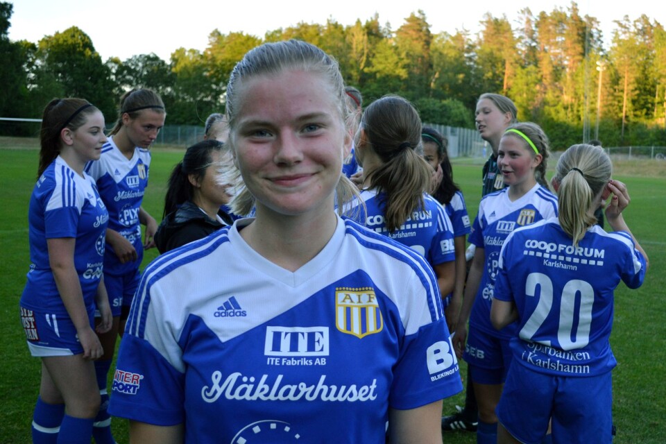 Asarums Ellen Ågren klippte in finalens snyggaste mål i 6–0-segern mot Rödeby.
