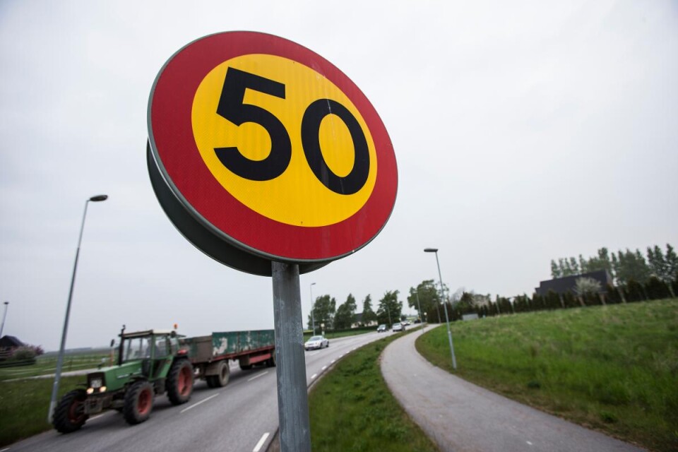 Hastigheten längs Tommarpsvägen ska sänkas till 40 på sträckor där husen ligger närmare än tio meter från vägen. Foto: Tomas Nyberg