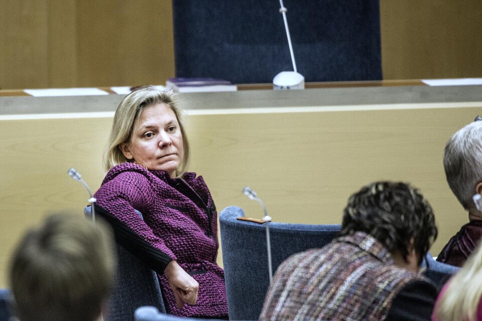 Finansminister Magdalena Andersson (S) blickar tomt framför sig när regeringens budget röstats ned i riksdagen Foto: Tomas Oneborg / SvD / TT