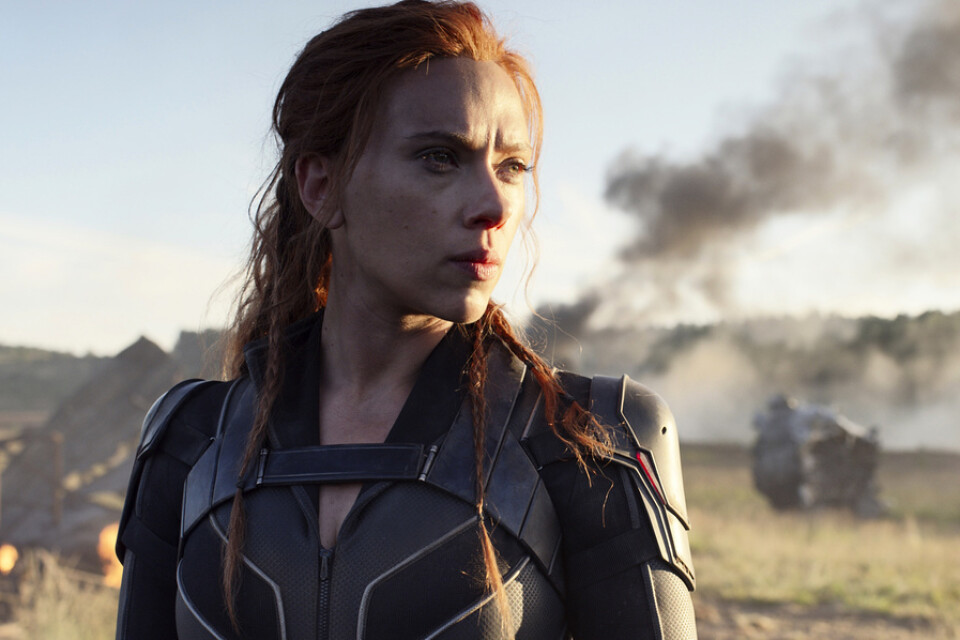 Scarlett Johansson repriserar sin roll som "Black Widow".