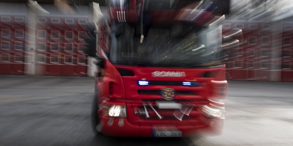 Utryckning: Brand i villa – en person följde med ambulansen