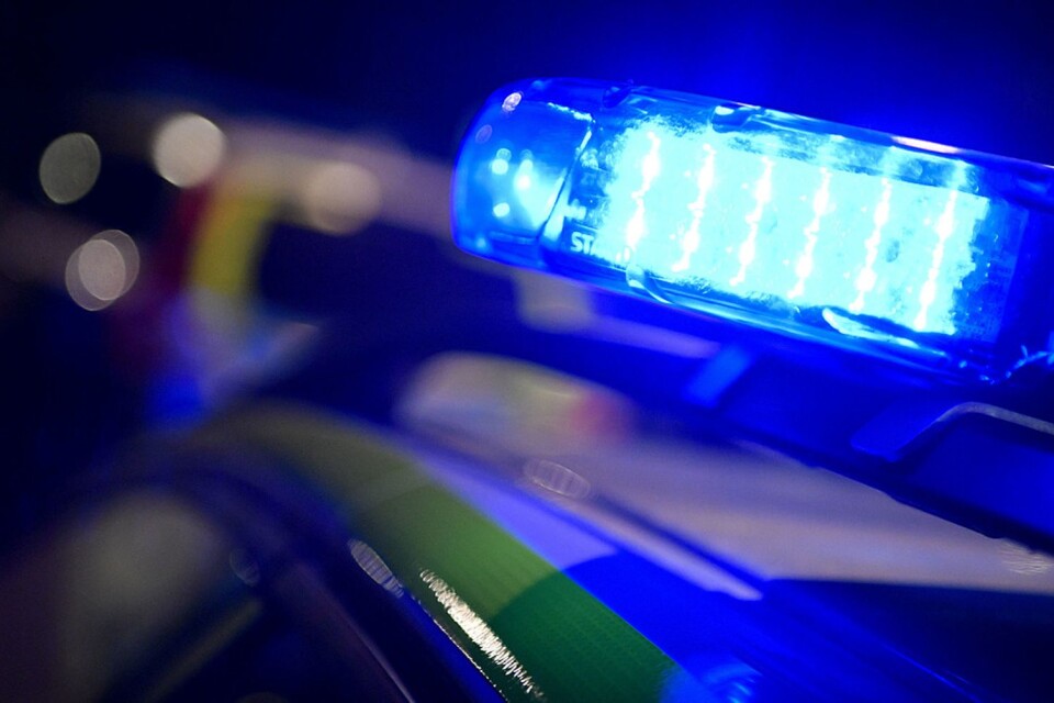Enligt polisen ska de vara två tonårspojkar som har försökt kapa flera bilar i Ronneby under torsdagen.