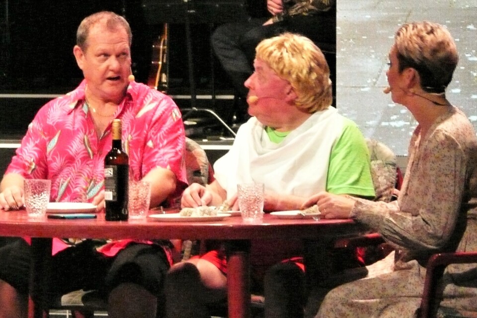 Micke Andersen, Mats Olofsson och Linda Persson bjuder på grillfest. Foto: Jan Olsson