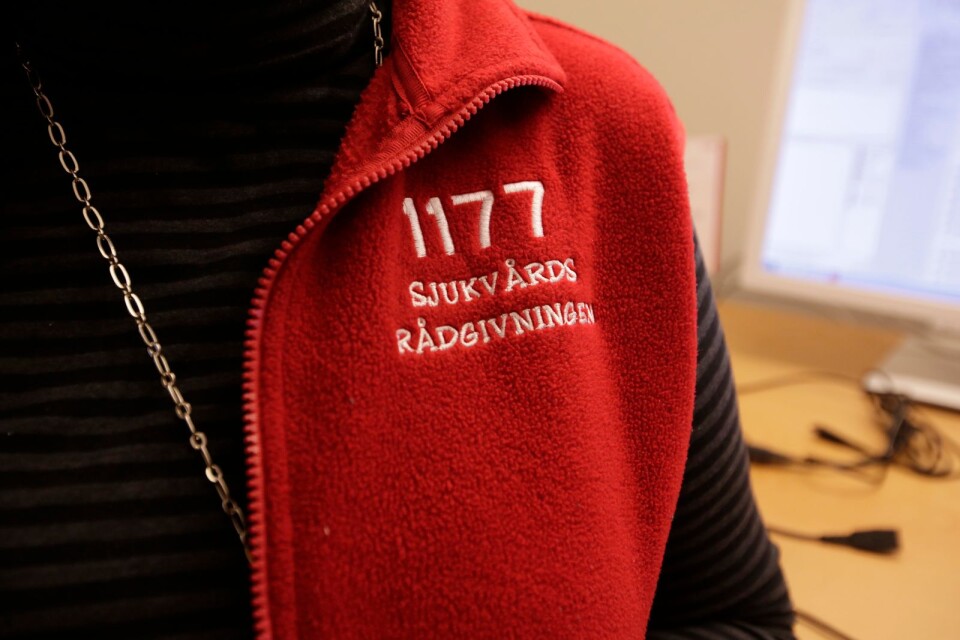 Sjuksköterskor som jobbar med administration inom Region Skåne ska snabbutbildas. De behövs för att kunna svara i telefon på 1177.