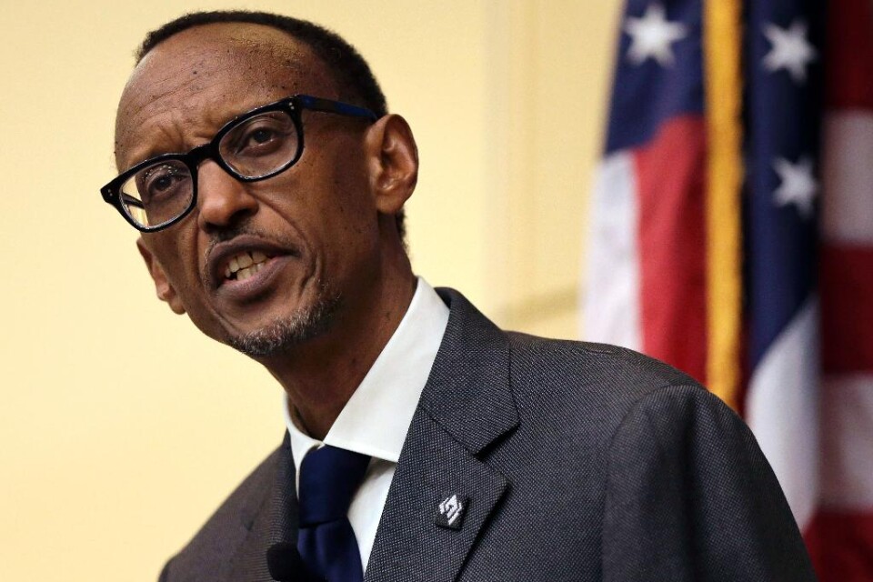 En BBC-dokumentär som ifrågasätter den officiella beskrivningen av folkmordet 1994 i Rwanda har fått landet att reagera. Nu föreslår en utredning att regeringen ska vidta rättsliga åtgärder mot BBC. Under folkmordet dödades minst 800 000 människor. De f