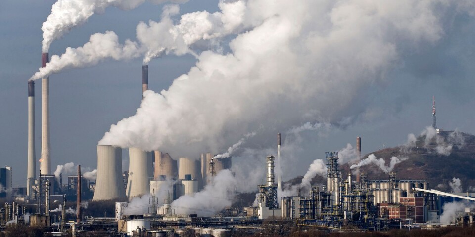 Mänskliga fossila utsläpp står för en väldigt liten del av koldioxiden, skriver debattören i sin replik.