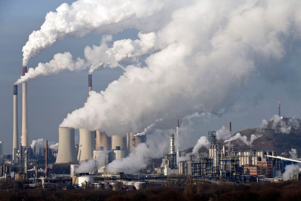 Mänskliga fossila utsläpp står för en väldigt liten del av koldioxiden, skriver debattören i sin replik.