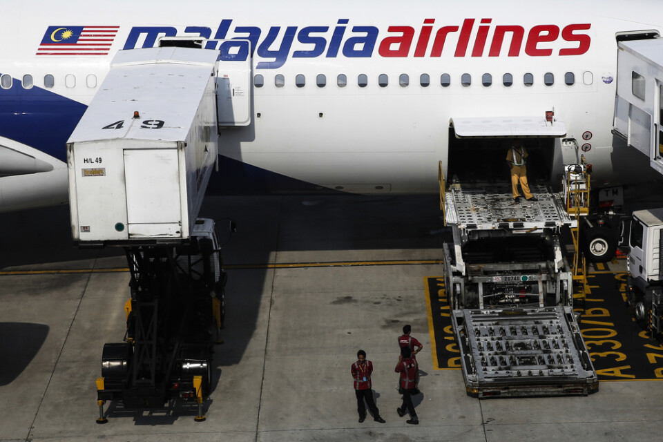 Fem bud har inkommit på krisdrabbade Malaysia Airlines, enligt landets premiärminister Mahatir Mohamad. Arkivbild