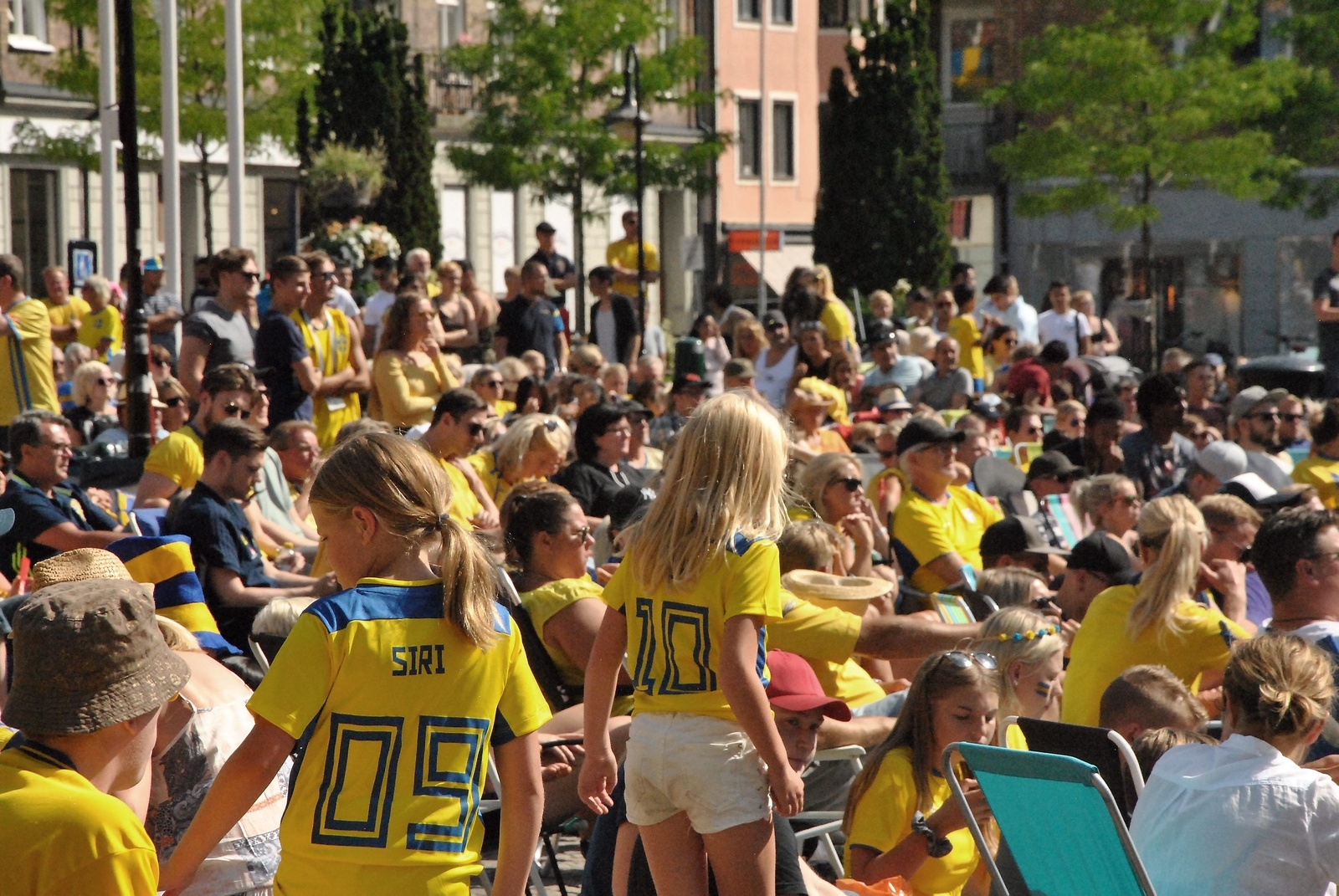 Ett gult folkhav att supportrar innan startsignalen hade gått.
foto: bella Bryngelson