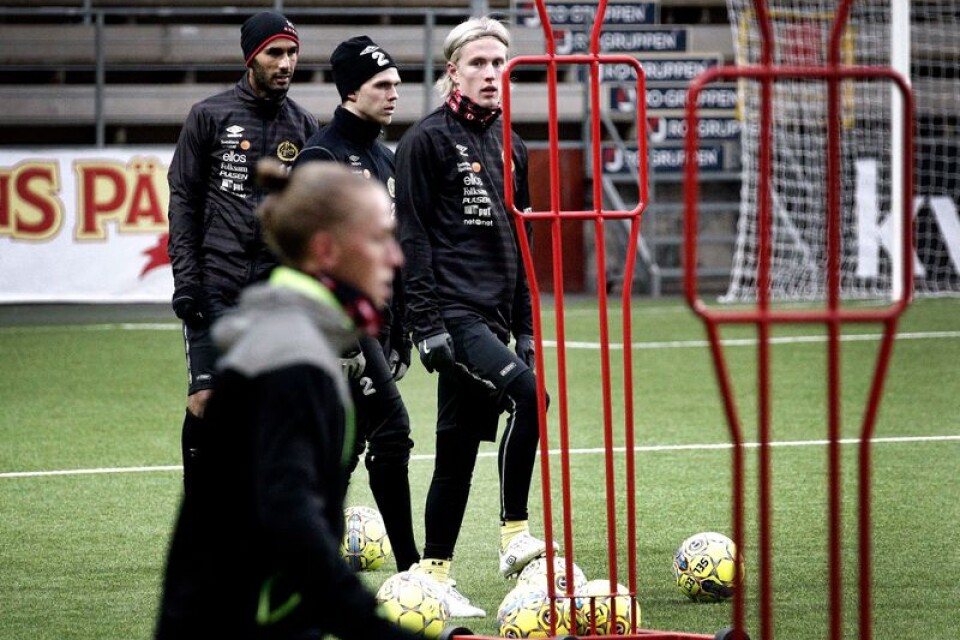 Viktor Götesson åker inte med på träningslägret med Elfsborg. Han stannar hemma och söker ny klubb.