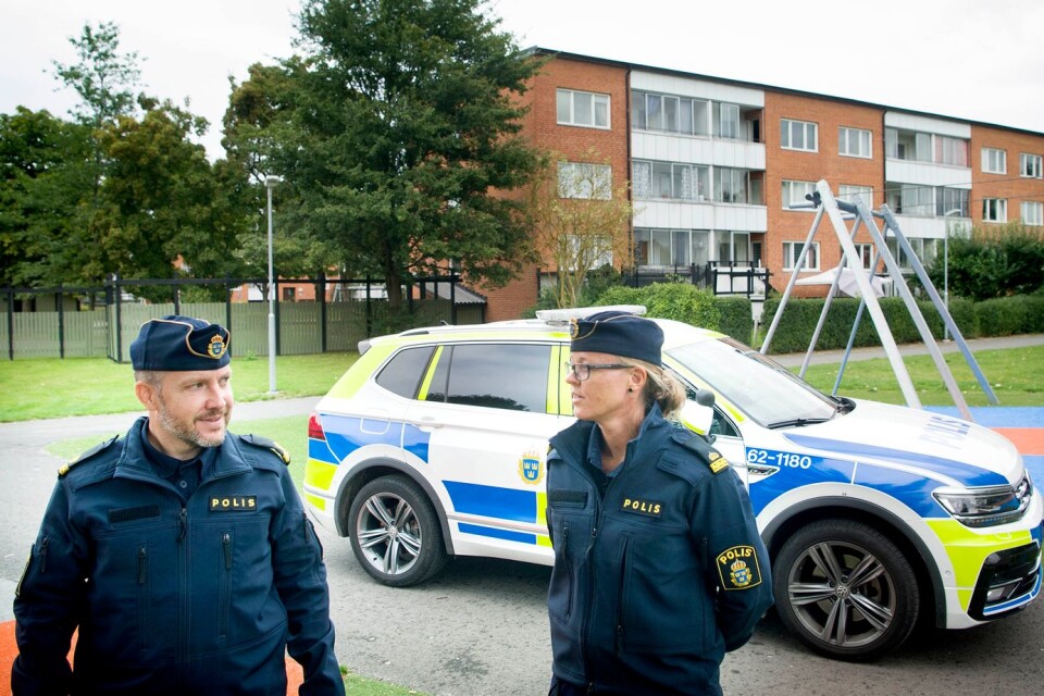 ”People who have seen, heard or know something about the shooting are urged to get in touch. You can remain anonymous if you do it online or by phone. If you know who did it, you can come forward without it being traced back to you in any way ", says Martin Thornell who together with Malin Sjöblom are municipal police officers in Kristianstad.