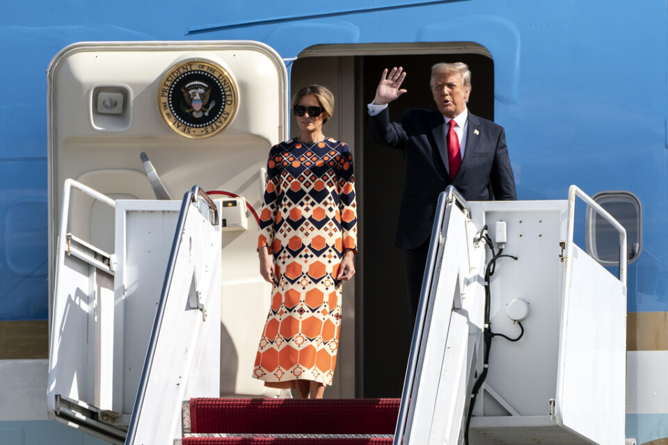 President Donald Trump och hans hustru Melania Trump anländer till Palm Beach, Florida.