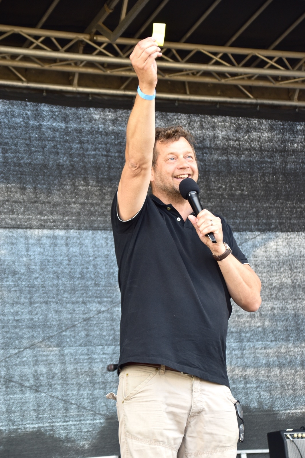 Komikern Johan Pettersson intog stora scenen och underhöll besökarna.