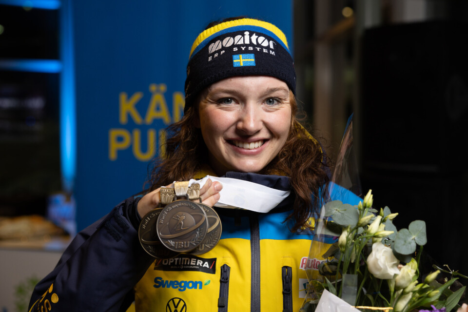 Linn Persson med sina VM-medaljer. Förutom silver och brons individuellt, brons i stafett. Arkivbild.