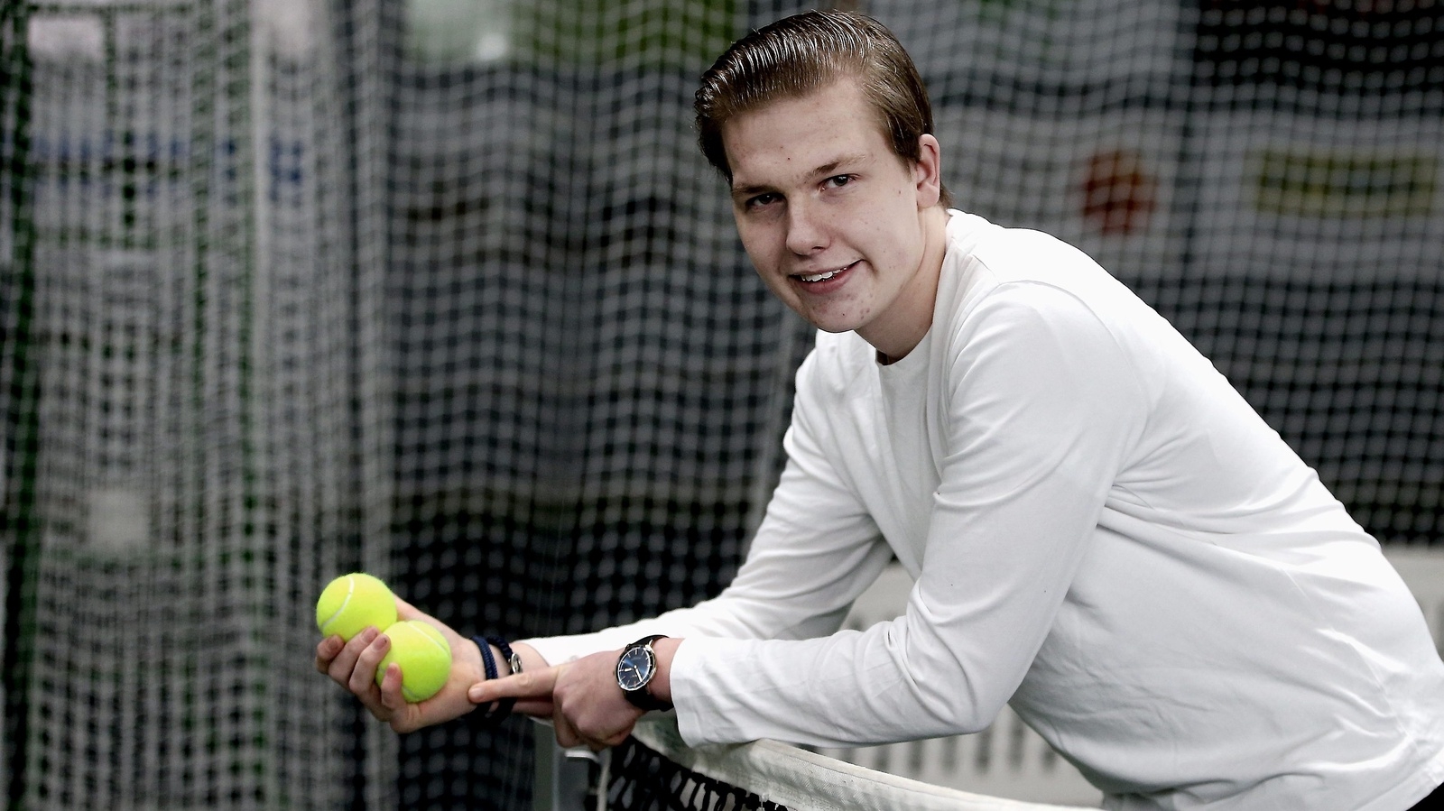 Elof Zetterberg lägger merparten av sin lediga tid i tennishallen. ”Vi brukar säga att detta inte bara är en tennishall, det är en fritidsgård också”.                                             Foto: Stefan Sandström