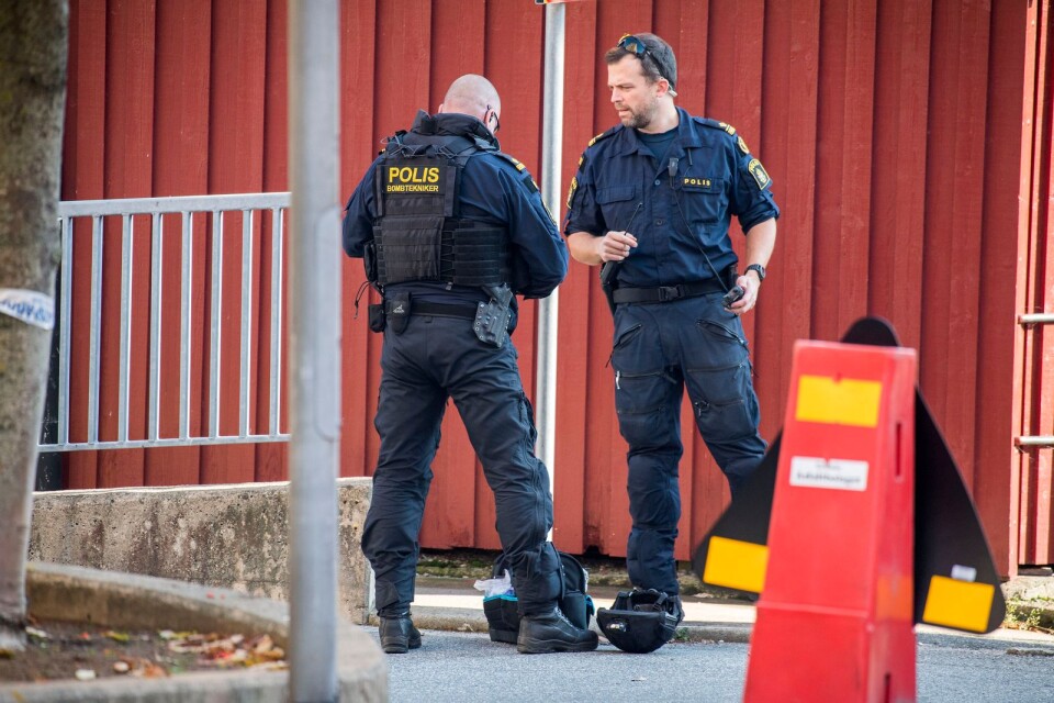 En misstänkt bomb hittades vid polishuset i Karlskrona. Det visade sig vara ett tält.