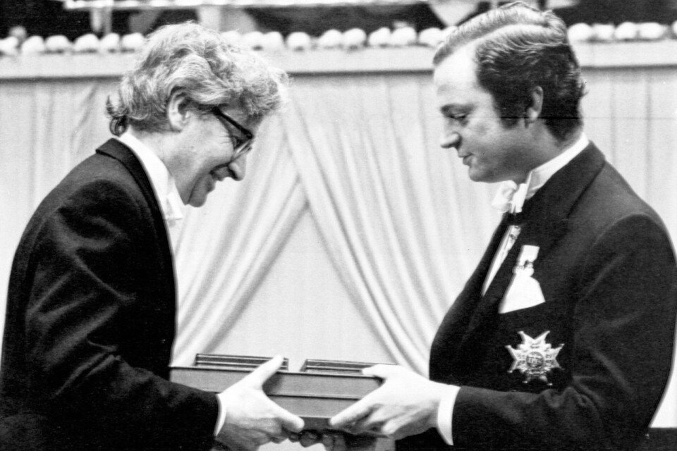 Antony Hewish fick Nobelpriset i fysik av kung Carl Gustav 1974. Men för en upptäckt som inte var hans. Arkvibild.