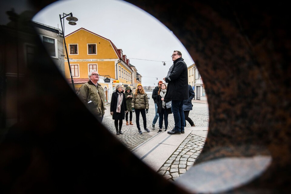 Karlskrona visade inte riktigt upp sig från sin bästa sida under besöket, med kyligt väder och blåst men representanterna från Svenska stadskärnor imponerades ändå av staden.