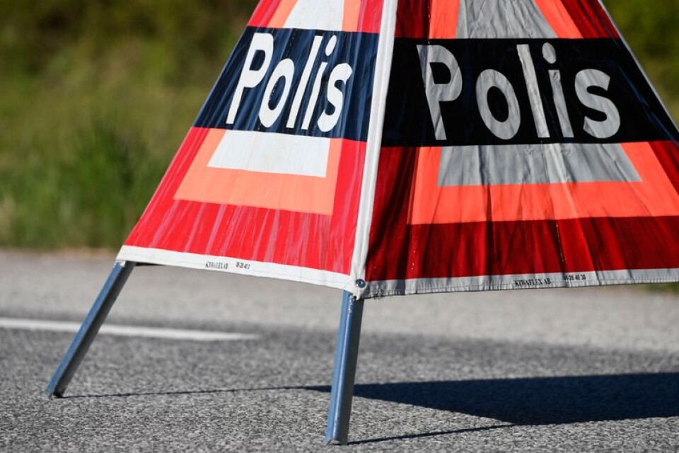 Polisen jobbar vidare med att fastställa händelseförloppet efter att en man hittats skadad intill E22 vid Sätaröd.