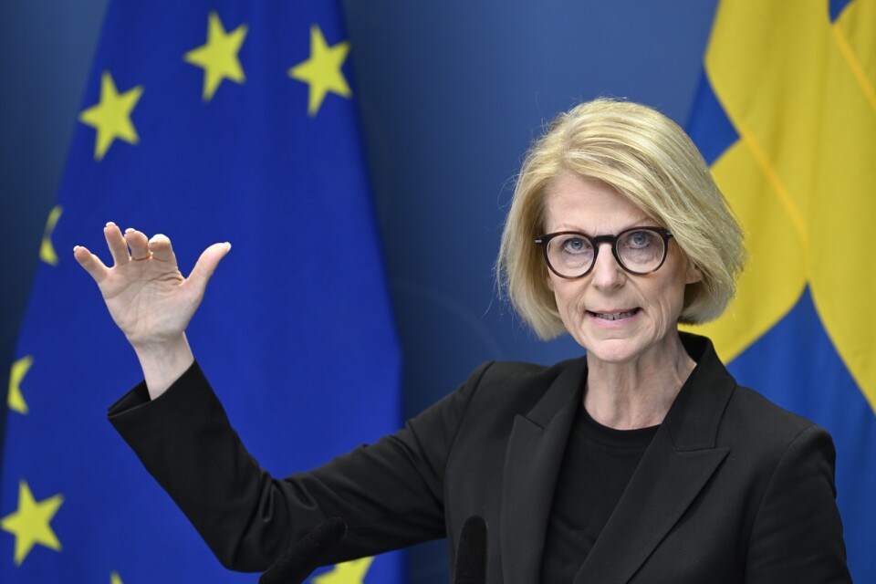 Efter höstens skenande inflation har finansminister Elisabeth Svantesson (M) tänkt om när det gäller den planerade pausen av amorteringskravet.