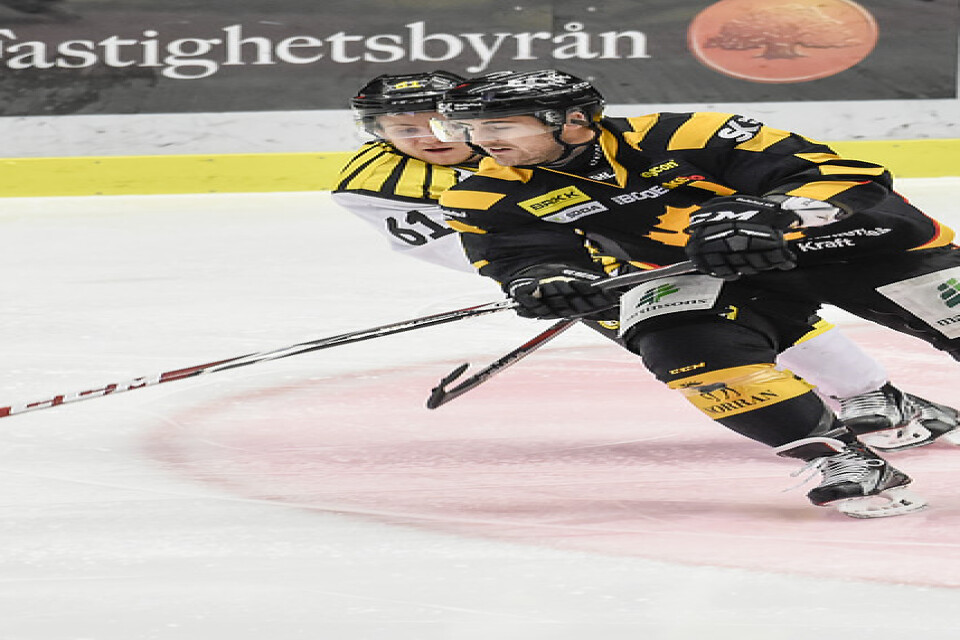 Juuso Ikonen, som tidigare spelat i Djurgården och Brynäs, väljer nu HV71 för sin återkomst till SHL. Arkivbild.