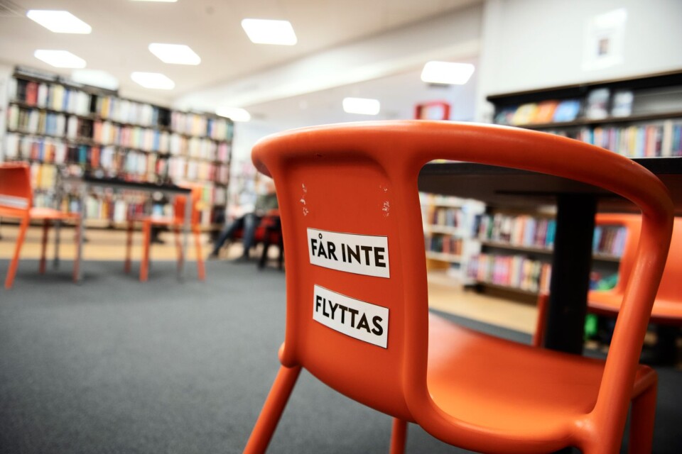 Förutom att anlita väktare och ändra öppettiderna har vissa bibliotek möblerat om och infört tysta zoner i hopp om att minska stöket.
