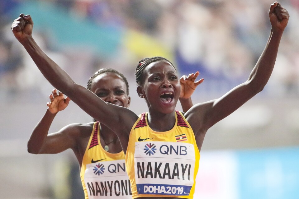 Halimah Nakaayi jublar över VM-guldet på 800 meter.