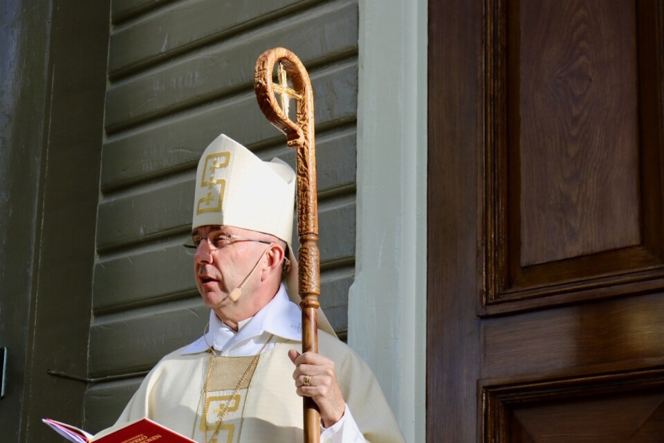 Biskopen Fredrik Modéus ska viga två nya präster till tjänst i Växjö stift.