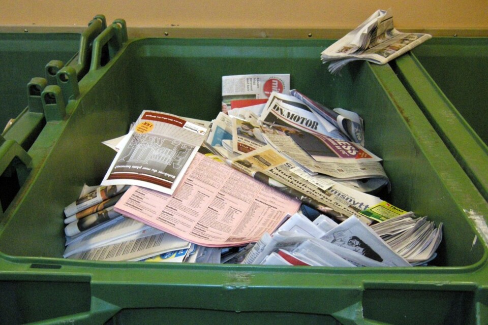 Pappersbranschens motstånd till satsningen på bostadsnära pappersåtervinning upprör dagens debattör, ”de vill alltså tvinga alla hushåll att själva bära iväg med sina tidningar .”