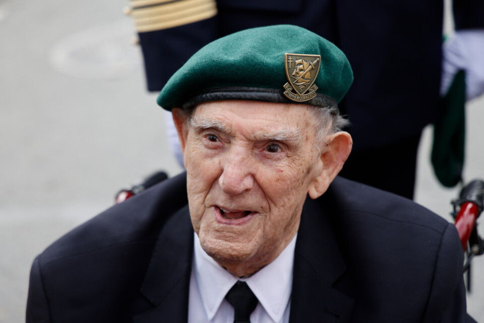 Franske Andra världskrigsveteranen Leon Gautier har avlidit, 100 år gammal. Bild från 6 juni i år.