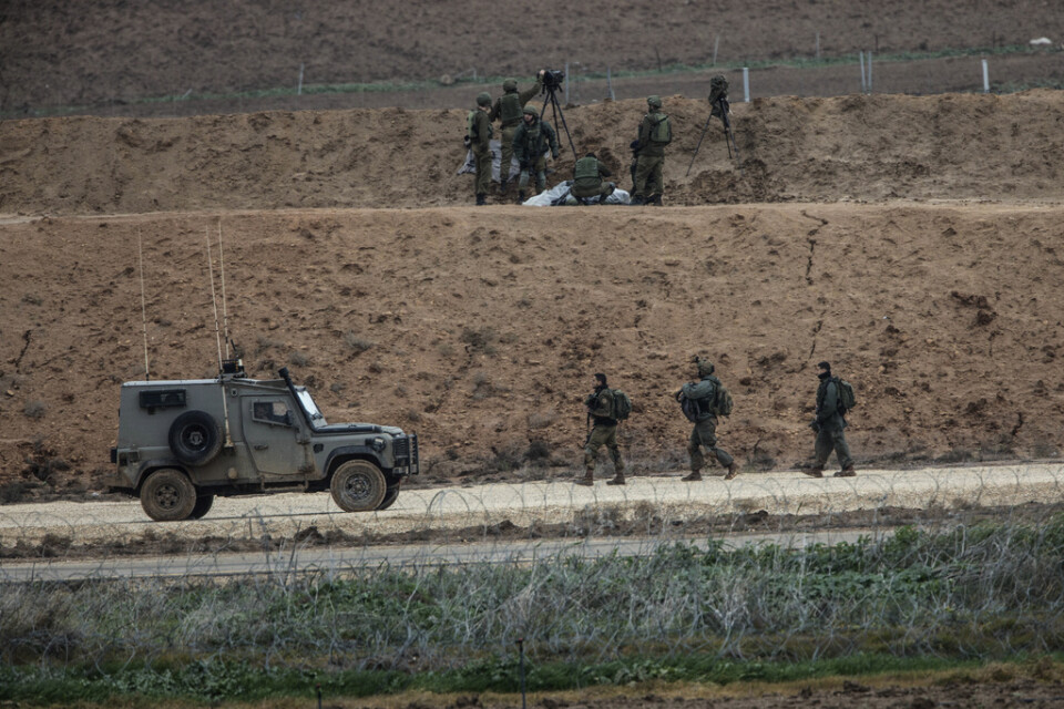 Israeliska soldater längs gränsen till Gazaremsan. Arkivbild.