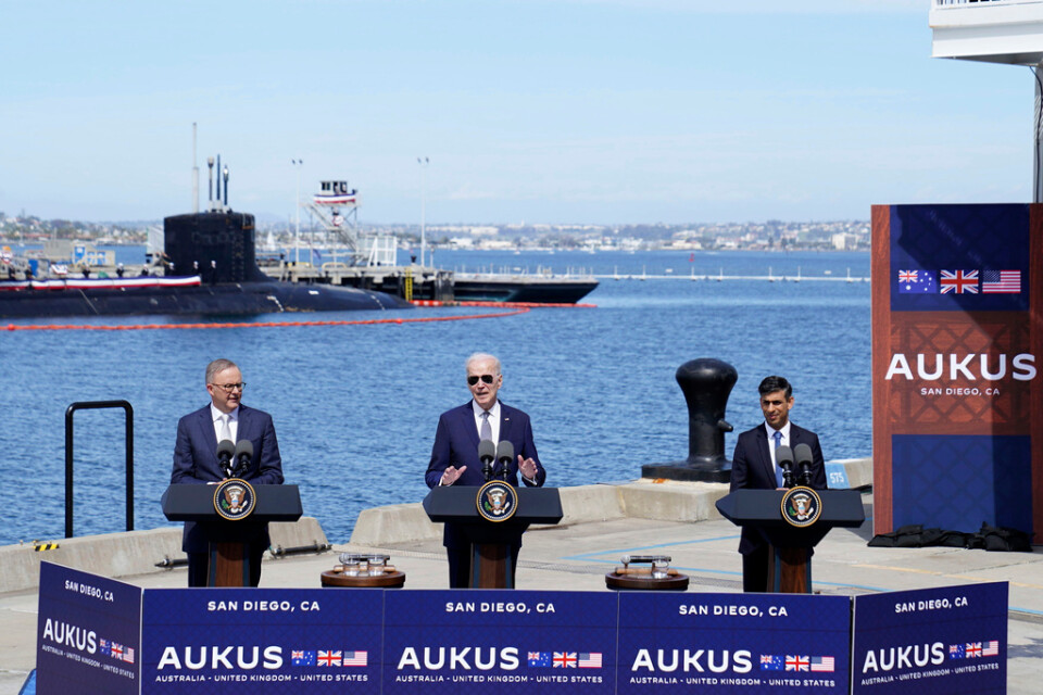 Australiens premiärminister Anthony Albanese, USA:s president Joe Biden och Storbritanniens premiärminister Rishi Sunak på flottbasen Point Loma i Kalifornien.