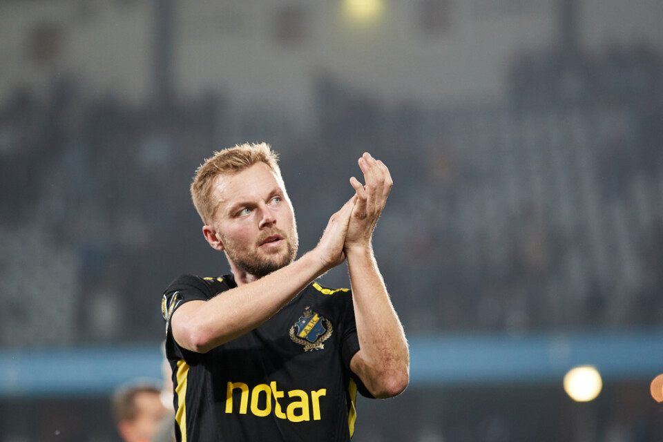Sebastian Larsson förlänger kontraktet med AIK. Arkivbild.