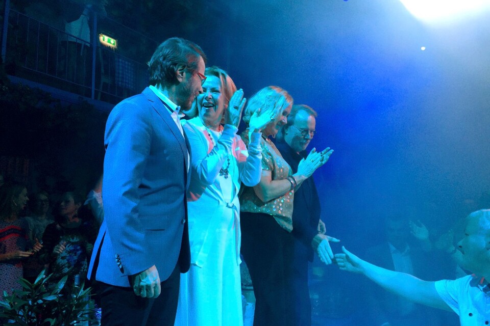 En bild från 20 janauri 2016. Då stod Abba-medlemmarna senast på en scen tillsammans, dock utan att sjunga. Det var under galapremiären av ”Mamma Mia the Party” på Tyrol i Stockholm. Till hösten är det dock dags igen – som digitala figurer.