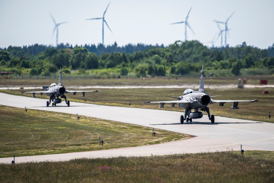 Nu avslöjar SVT genom Nato-källor att de kraftiga ljudbangarna över Öland i förra veckan orsakades av att svenska JAS-plan fick gå upp skarpt och möta två ryska attackplan utanför Öland.