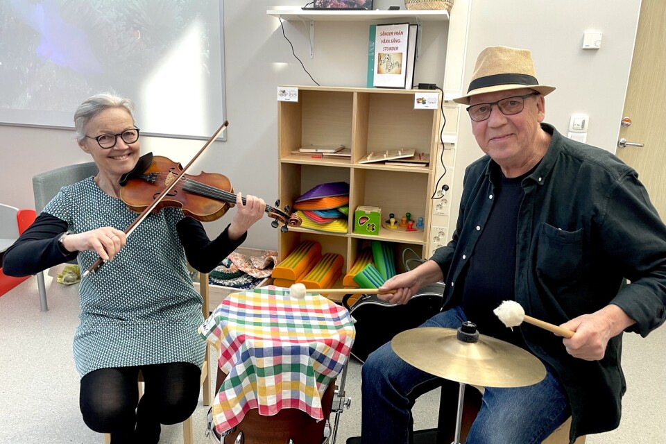 Helen och Vigge från Kulturskolan i Kalmar bjöd på musik.