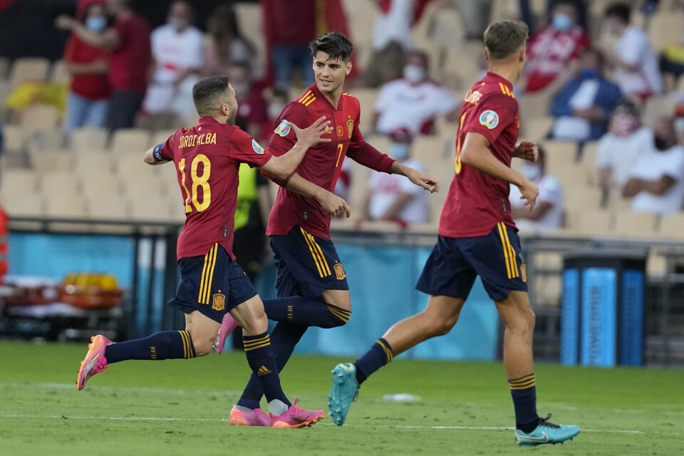 Alvaro Morata firar efter att ha gjort matchens första mål mot lördagens match mot Polen.